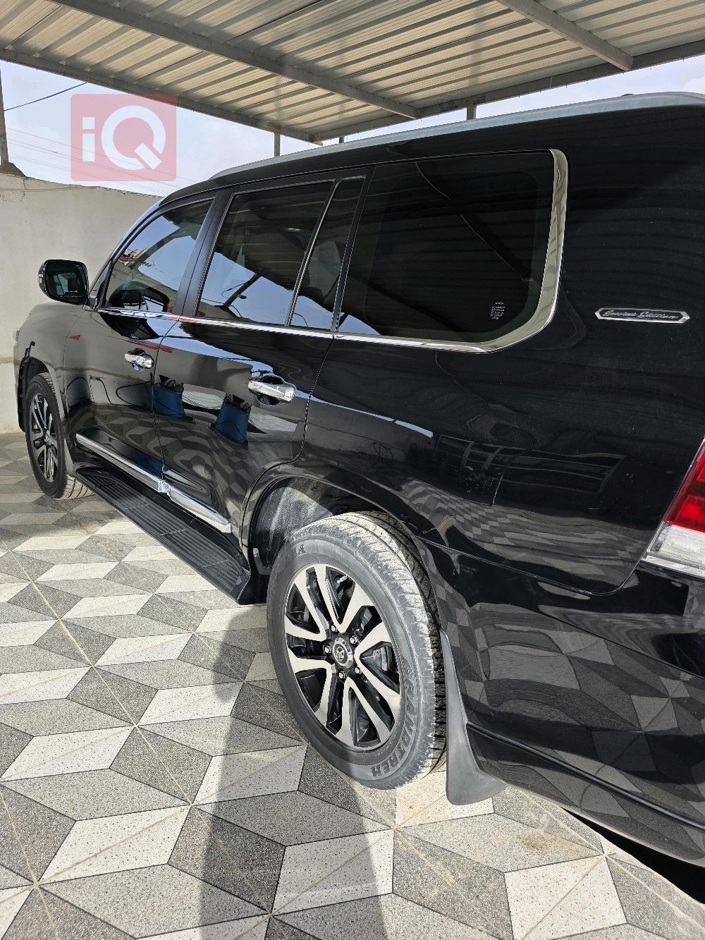 تويوتا لاندكروزر